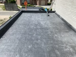 afbeelding van een plat dak door blue sky bouwcollectief