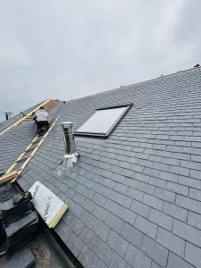 afbeelding van de renovatie van een scheef dak door blue sky bouwcollectief